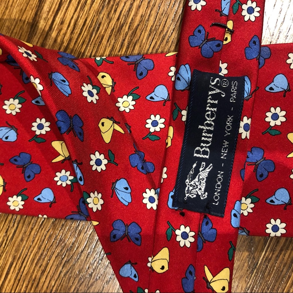 BURBERRY MENS TIE NEVER WORN